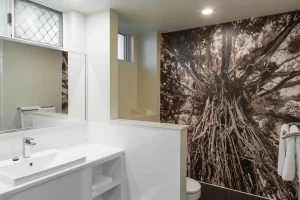 20.superior-bathroom-4